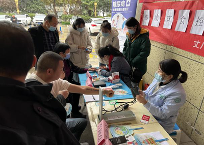 公共卫生学院师生开展第15个“联合国糖尿病日”义诊活动 营养健康咨询服务助力防治